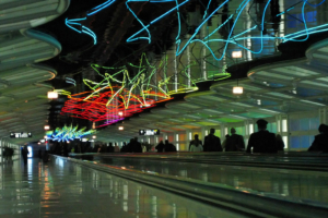 15.3.2007 - Chicago O´Hare ... der psychedelische Tunnel zwischen Terminal 2B und 2C.