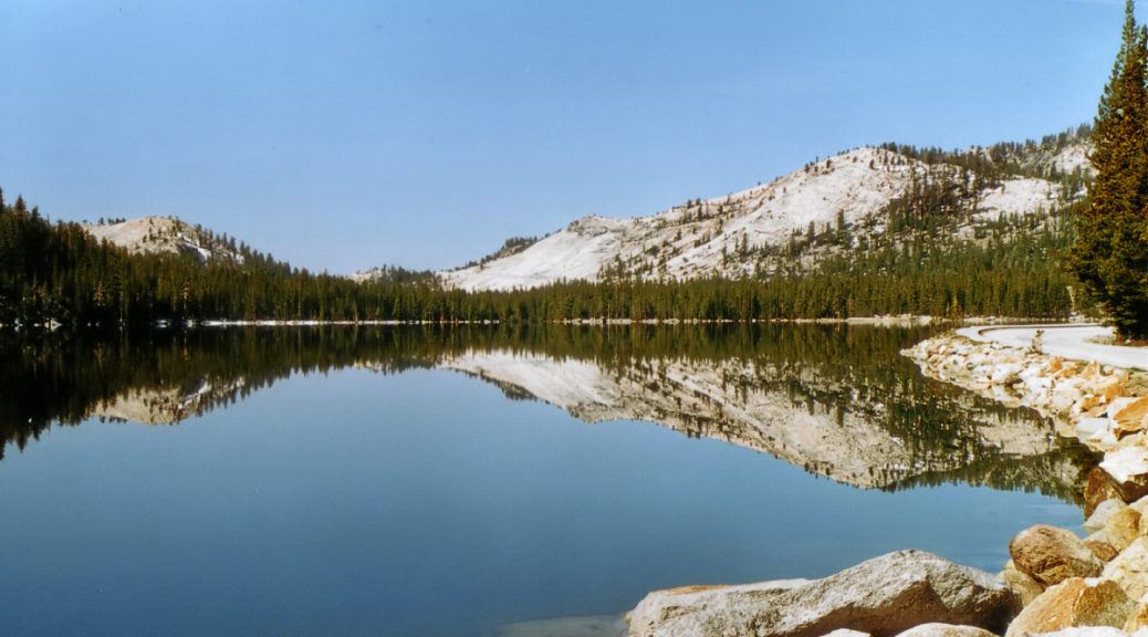 2001: Der Tenaya Lake im Yosemite.