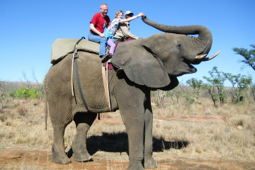 22.10. Elefantenreiten auf der Shambala Lodge