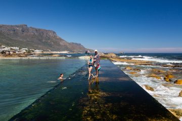 27.10. Baden in Camps Bay. Gezeitenbad.