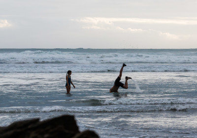 1.-2.11. Hermanus. Baden in der Brandung.