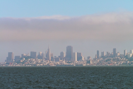 San Francisco - die Skyline von der Sausalito-Fähre aus.