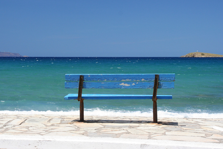 Das Meer, die Bank ... in der Mirabello-Bucht.