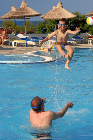 2005: Hotel Alexander Beach: stundenlang waren wir im Pool :-)