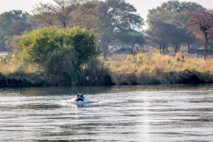 22.7. Sunrise Tour auf dem Kavango - Wütendes Hippo