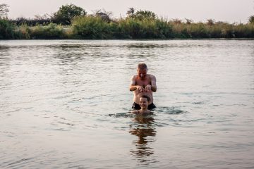 22.7. Bad im Kavango River