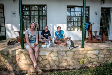 22.-24.7. Tambuti Lodge - Imbiss vor Zimmer 5+6