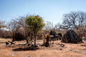 25.7. Cultural VIllage in Tsumeb: Hei//om-Buschmänner