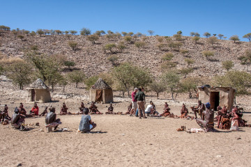 31.7. Himba-Dorf - Andenkenverkauf