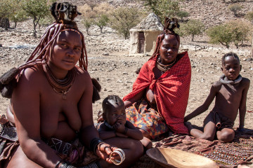 31.7. Himba-Dorf - Andenkenverkauf