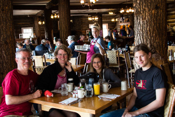 18.7. Geburtstagsfrühstück in der Roosevelt Lodge