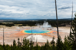 21.7. Midway Geyser Basin - Grand Prismatic Spring, vom Overlook aus.