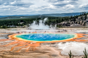 21.7. Midway Geyser Basin - Grand Prismatic Spring, vom Overlook aus.