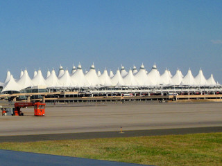 Denver: Zwischenstation, "Zelt"-Flughafen.