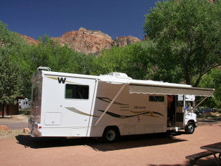 Kontrast im Zion: Campen in der Natur.