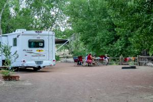 Riesen-Camping-Site im Zion, direkt am Virgin River.