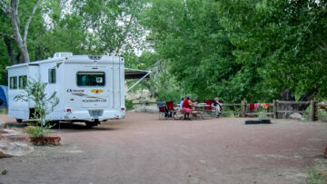 Riesen-Camping-Site im Zion, direkt am Virgin River.