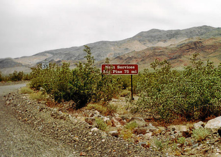 Death Valley: Ausfahrt nach Norden durch die Death Valley Road.