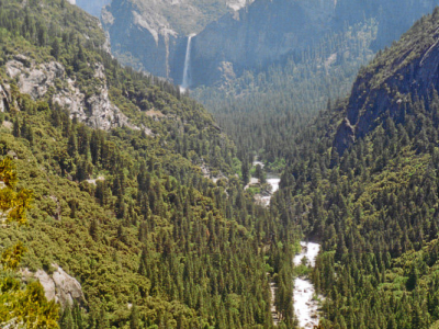 Yosemite Valley, mit den Bridalvail Falls.