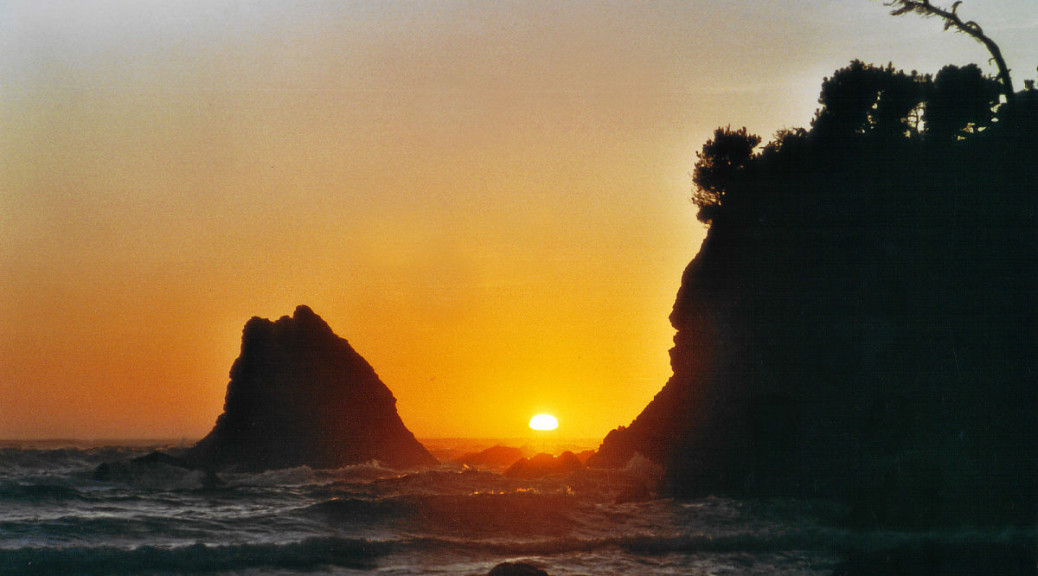 Mendocino: Sonnenuntergang am Strand des Pine Beach Inn.