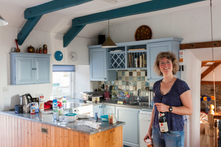 30.7.-13.8.: Compass Cottage