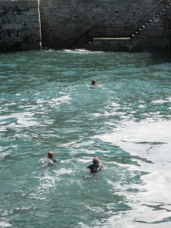 8.8.: Baden im Hafen ;-)