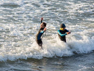 18.10. Baden in der Brandung von Poldhu Cove