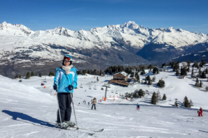 Karla, auf der Piste &quot;Mont Blanc&quot;. Blick auf die Talstation des Dos Rond Lifts.