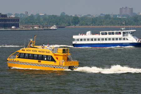 New York: Fähren auf dem Hudson River