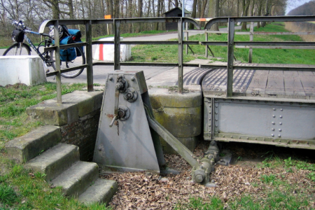 Schleuse am Coevorden-Picardie-Kanal