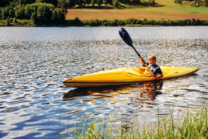 Daniel beim Kayakfahren.