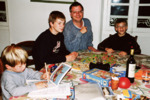 Spieleabend in unserem Riesenhaus.