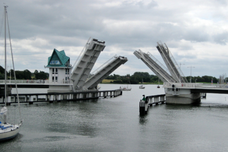 Klappbrücken über der Schlei