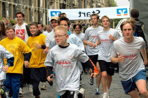 21.9.2008: Solidaritätslauf rund ums Rathaus. Daniel läuft 20 Runden, ca. 18km.