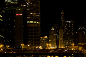 22.11.2008: Blick von der Clark Street nach Osten über den Chicago River