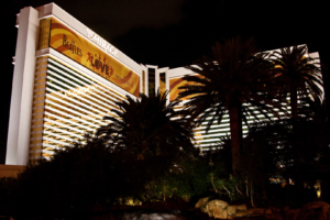 Abendbummel am 2.1.: Mirage und der Vulcano.