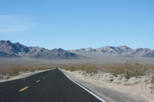 4.1. - früh morgens auf dem Weg ins Death Valley.