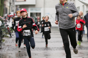 31.12.2011: Silvesterlauf Aachen - Karla wird 1. in 9:25 :-)