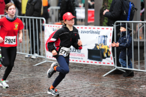 31.12.2011: Silvesterlauf Aachen - Karla wird 1. in 9:25 :-)