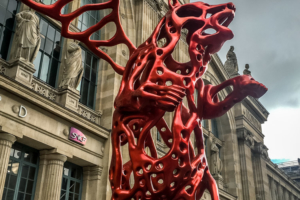 27.3.2016: Skulptur vor dem Gare-du-Nord