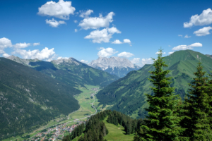 20.7. Blick vom Almkopf zur Zugspitze