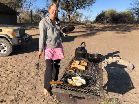 8.9.2019 - Moremi Xakanaxa, Site 5 - Full English Breakfast