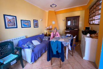 8.10.2020 - Unser Airbnb in Castellammare, Wohnecke