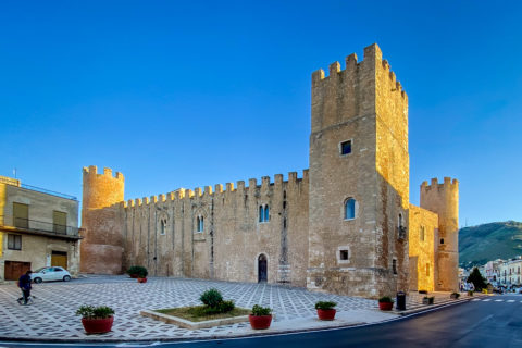 10.10.2020 - Fahrradtour nach Segesta. Castello dei Conti di Modica, Alcamo