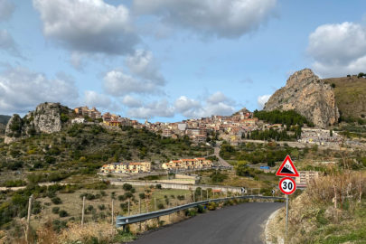 25.10.2020 - Fahrt nach Lipari. Bergdorf Roccella Valdemone