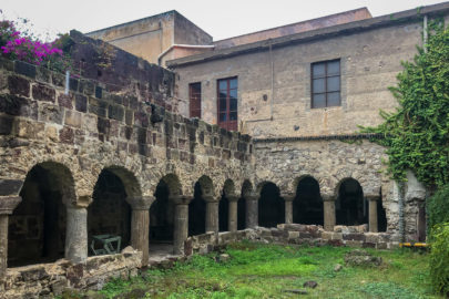 27.10.2020 - Museo Archeologica, Lipari: Kreuzgang des Normannenklosters aus dem 11. Jhd.