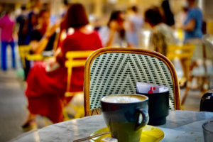 11.8.2020 - Anreise via Paris nach Le Conquet; Mittagpause im Restaurant Les Fauves