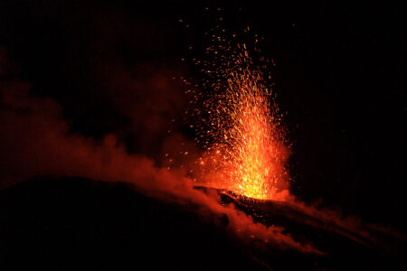 3.11.2020 - Nachtwanderung zur Sciara del Fuoco, Stromboli (18:59)