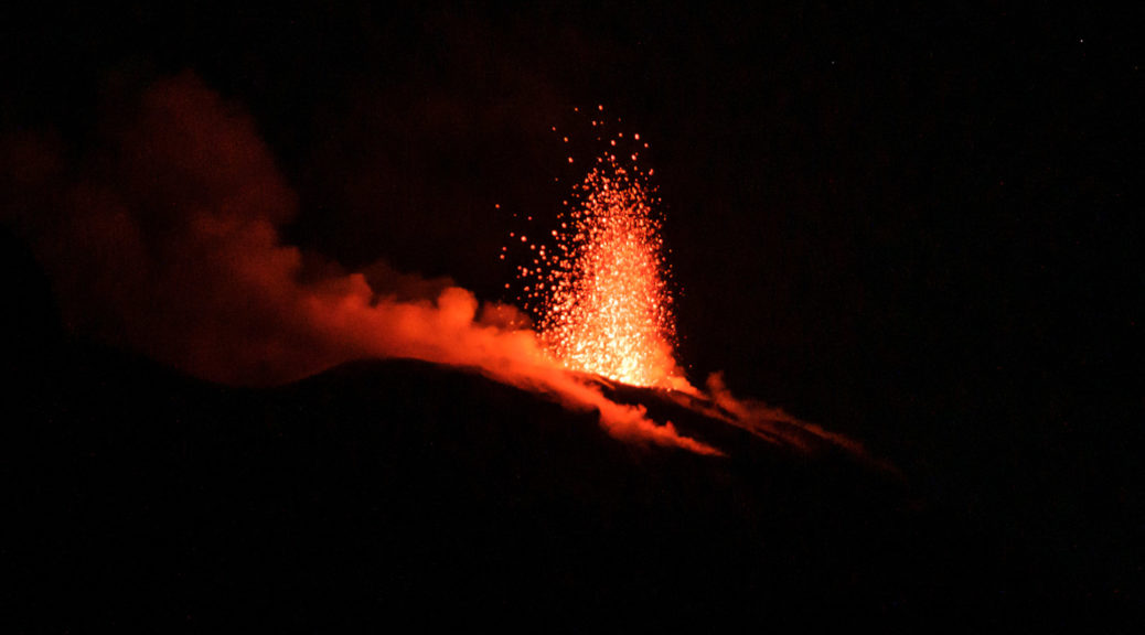 3.11.2020 - Nachtwanderung zur Sciara del Fuoco, Stromboli (19:43)