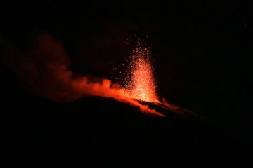 3.11.2020 - Nachtwanderung zur Sciara del Fuoco, Stromboli (19:43)